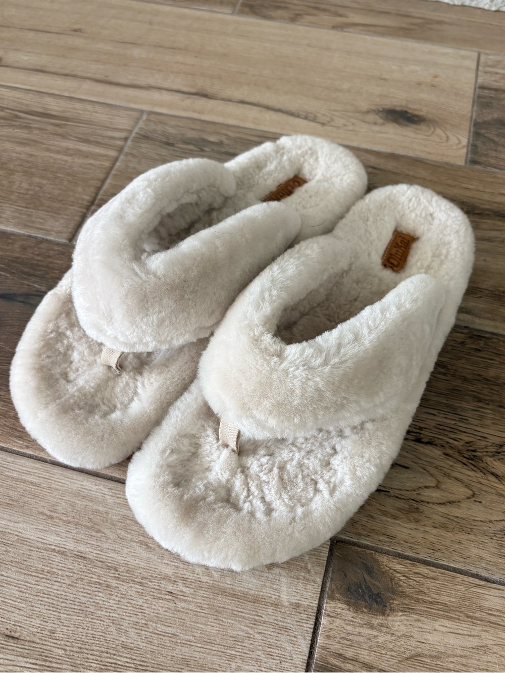 OluKai Kīpe’a Hue Women’s Fuzzy Slipper Sandals Tapa Color Size 9
